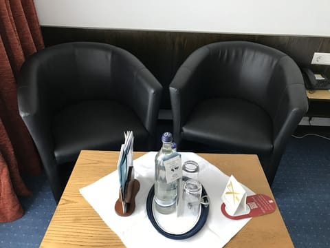 Double or Twin Room, Balcony (Partial river view) | 1 bedroom, hypo-allergenic bedding, desk, laptop workspace