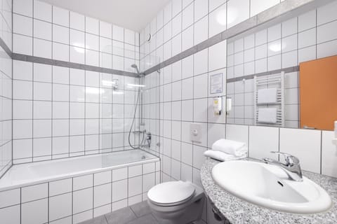 Comfort Double Room, Non Smoking, Kitchenette (Plus) | Bathroom | Hair dryer, towels, soap, shampoo