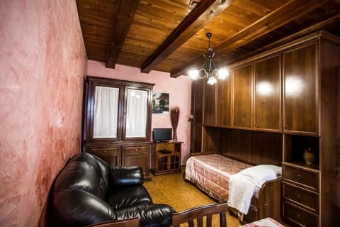 1 bedroom, premium bedding, minibar, in-room safe