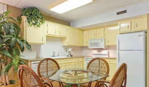 Condo, 2 Bedrooms, Patio | Room service - dining