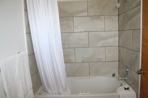 Room, 2 Queen Beds | Bathroom | Combined shower/tub, free toiletries, hair dryer, towels