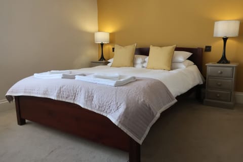 Superior Double Room, 1 King Bed, Ensuite | Iron/ironing board, free WiFi, bed sheets