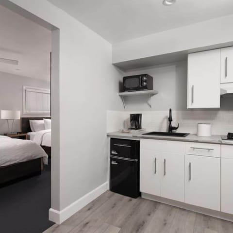 Classic Double Room | Private kitchen | Mini-fridge