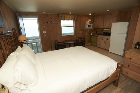 Cabin, 1 Queen Bed, Kitchenette, Lake View | Free WiFi, bed sheets