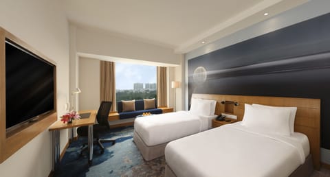 Premier Room, 2 Twin Beds, Executive Level | Premium bedding, pillowtop beds, minibar, in-room safe