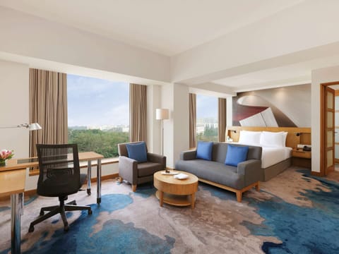 Junior Suite, 1 Queen Bed | Premium bedding, pillowtop beds, minibar, in-room safe