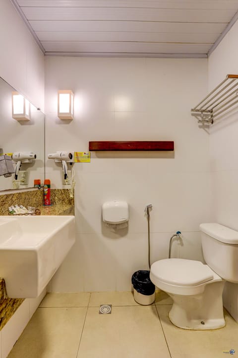 Standard Room | Bathroom | Free toiletries, hair dryer, bidet, towels