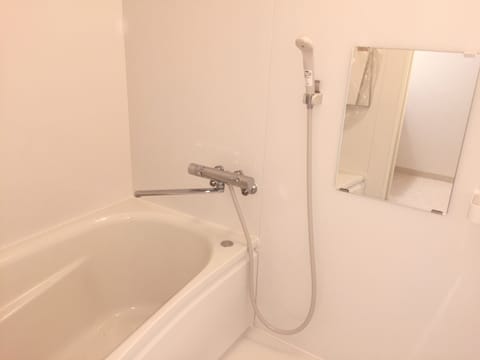 Standard Room, Non Smoking (2 Single Beds and 3 Japanese Futon) | Bathroom | Combined shower/tub, hair dryer, towels