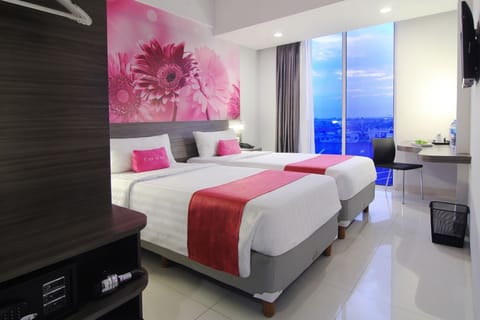 Deluxe Room | In-room safe, desk, free WiFi, bed sheets