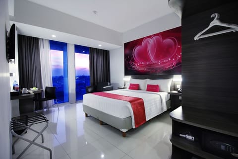 Superior Room | In-room safe, desk, free WiFi, bed sheets