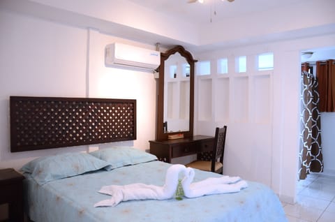 Standard Room, 1 Double Bed, Ensuite | Desk, iron/ironing board, free WiFi, bed sheets