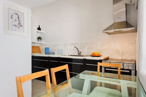 Traditional House, Jetted Tub | In-room dining