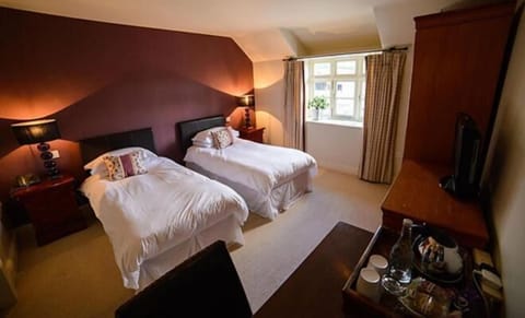 Luxury Twin Room, 1 Large Twin Bed | Desk, iron/ironing board, free WiFi, wheelchair access