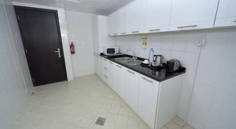 Mini-fridge, espresso maker, coffee/tea maker, electric kettle