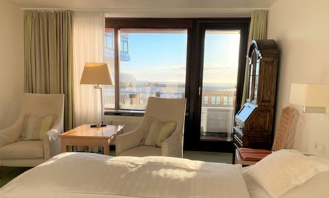 Deluxe Double Room, Partial Sea View | Hypo-allergenic bedding, in-room safe, individually decorated