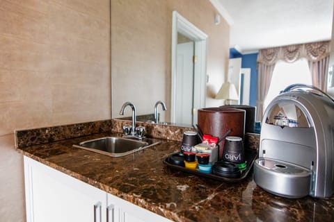 Suite, 1 Bedroom | Coffee and/or coffee maker