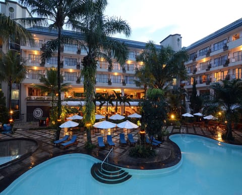 Outdoor pool, pool umbrellas