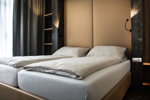 Comfort Double Room, Non Smoking | Hypo-allergenic bedding, in-room safe, soundproofing, iron/ironing board