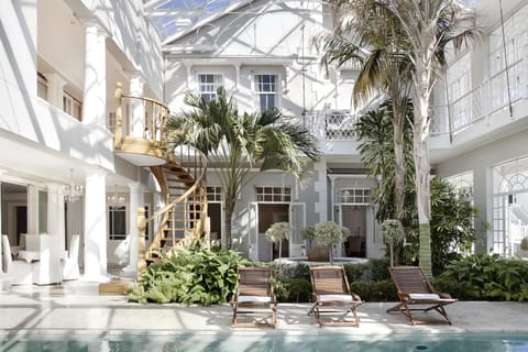 Indoor pool, sun loungers