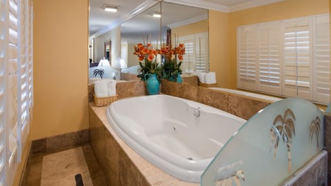 Suite, 1 King Bed, Non Smoking, Balcony | Bathroom | Combined shower/tub, hydromassage showerhead, free toiletries