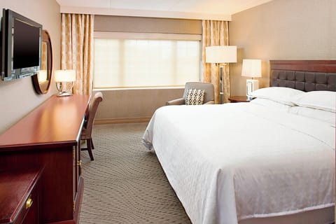 Premium bedding, in-room safe, desk, laptop workspace