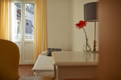 Single Room, Shared Bathroom (incl. City Tax) | Desk, iron/ironing board, free cribs/infant beds, free WiFi