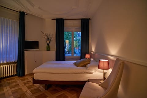 Twin Room, Shared Bathroom (incl. City Tax) | Desk, iron/ironing board, free cribs/infant beds, free WiFi