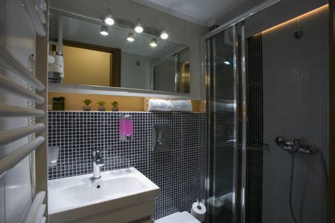 Standard Studio | Bathroom | Free toiletries, hair dryer, slippers, towels