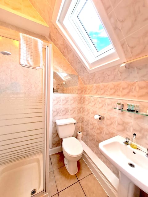 Family Room (Room 15) | Bathroom | Free toiletries, hair dryer, towels