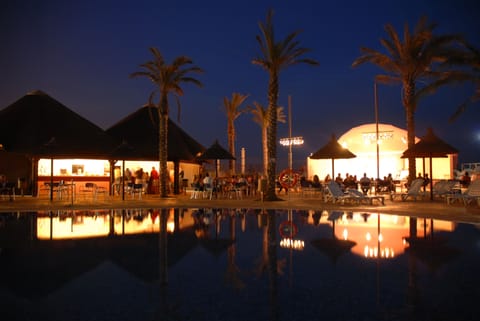 Poolside bar