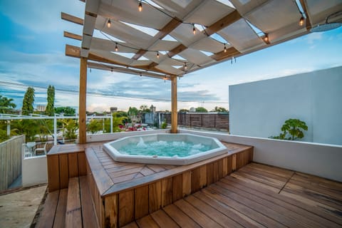 Outdoor spa tub