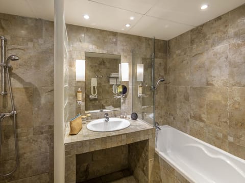 Classic Room, 1 Double Bed, Garden View | Premium bedding, in-room safe, individually decorated