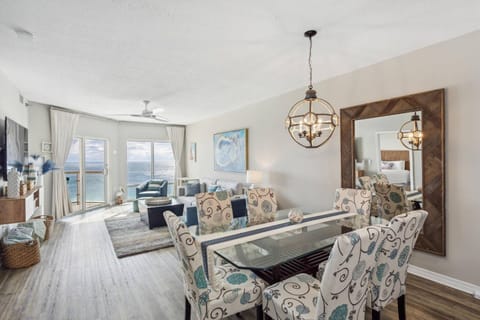 Two Bedroom Gulf Front Condo, Beach Chairs Included | Dining room