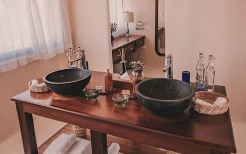 Casa Palapa | Bathroom | Shower, rainfall showerhead, eco-friendly toiletries, hair dryer