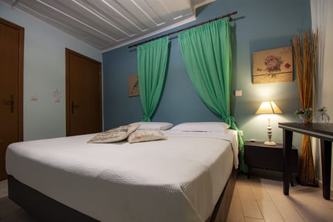 Standard Room | In-room safe, iron/ironing board, free WiFi, bed sheets