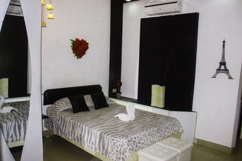 Single Room (with Air Conditioning) | Soundproofing, iron/ironing board, free WiFi, bed sheets