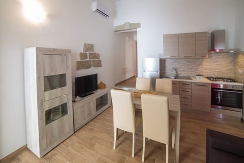 Comfort Apartment, 1 Bedroom | Private kitchenette | Fridge, electric kettle