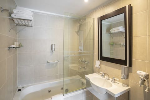 Jetted tub, rainfall showerhead, free toiletries, hair dryer