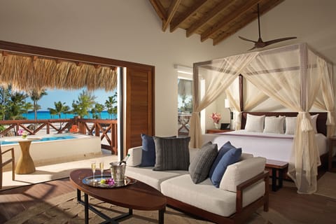 Preferred Club Bungalow Master Suite Ocean Front | Premium bedding, free minibar, in-room safe, individually decorated