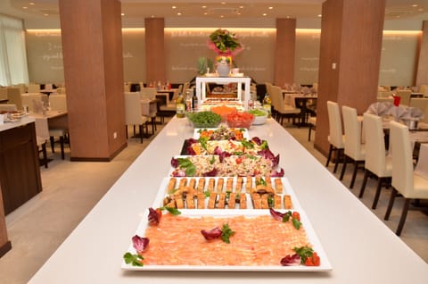 Breakfast, lunch and dinner served