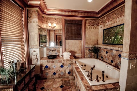 Room (Sultans Palace) | Bathroom | Combined shower/tub, jetted tub, rainfall showerhead, free toiletries