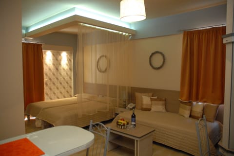 Suite | In-room safe, desk, free cribs/infant beds, free WiFi