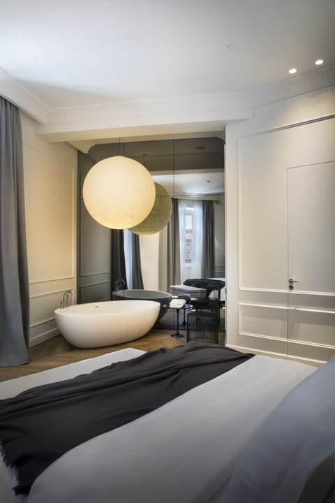 Adriatic Suite | Minibar, in-room safe, individually decorated, desk