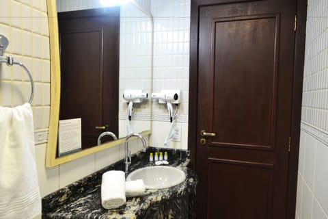 Family Suite, 2 Bedrooms | Bathroom | Free toiletries, hair dryer, bidet, towels