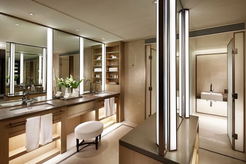 Shilla Suite | Bathroom | Combined shower/tub, rainfall showerhead, hair dryer, bathrobes