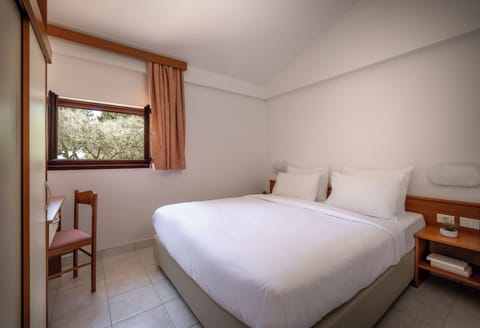 Premium Apartment, 2 Bedrooms, Terrace, Garden View | In-room safe, desk, free cribs/infant beds, bed sheets