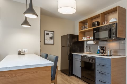 Suite, 1 Bedroom | In-room safe, desk, iron/ironing board, free WiFi