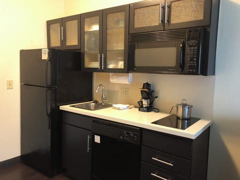 Studio Suite, 2 Double Beds | Private kitchen | Fridge, microwave, stovetop, dishwasher