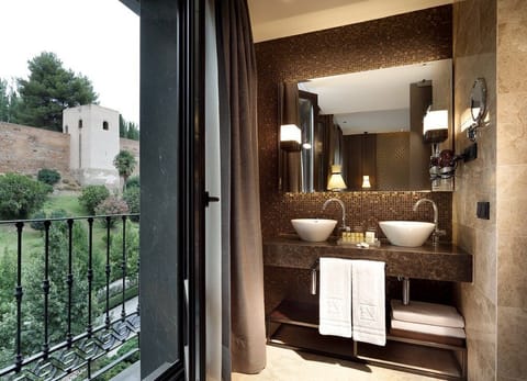 Room (Alhambra views) | Minibar, in-room safe, desk, blackout drapes