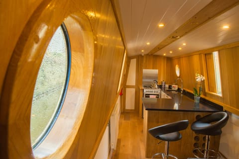 Cabin, 1 Bedroom (Luxury Narrowboat) | 1 bedroom, laptop workspace, iron/ironing board, bed sheets